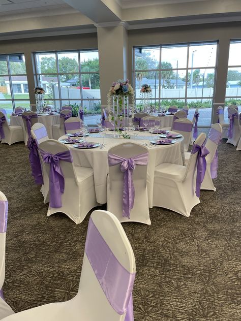 Lilac Quinceanera Decorations Tablecloth, Ballroom Theme Party, Rapunzel 15 Theme, Sweet 16 Purple Theme, Lilac Quinceanera Ideas, Lavender Quinceanera Ideas, Quinceanera Aesthetic, Rapunzel Quinceanera Theme, Purple Table Settings