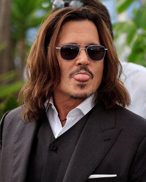 Johnny Depp at the ‘jeanne du barry’ photocall at Cannes 2023. Johnny Depp Images, Johnny Depp Characters, جوني ديب, Johnny Depp Style, Johnny Depp Fans, Johnny Depp Pictures, Jeff Beck, Marlon Brando, Penelope Cruz