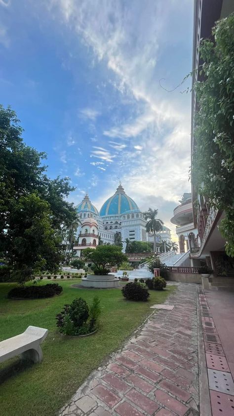 Mayapur Iskcon Temple, Mayapur Radha Krishna, Mayapur Iskcon, Future Moodboard, House Snap, Vrindavan Photography, Iskcon Mayapur, Travel India Beautiful Places, Vrindavan Photography Pictures