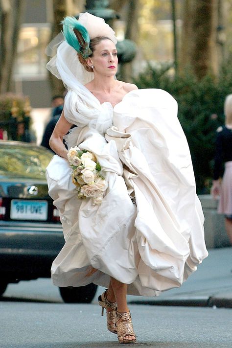 SATC Carrie Bradshaw Wedding Dress, Carrie Bradshaw Wedding, Carrie Bradshaw Dresses, Vivienne Westwood Wedding Dress, Vivienne Westwood Wedding, Carrie Bradshaw Outfits, Wedding Dress Suit, Casual Attire For Women, Wedding Movies