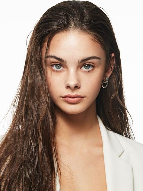 Meika Woolard, Meika Woollard, Beautiful Wigs, Australian Models, Model Poses Photography, Face Photography, Female Portraits, Soft Hair, 인물 사진