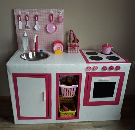 Cardboard Crafts Ice Cream Shop, Cardboard Kitchen, Diy Kids Kitchen, Diy Barbie House, Christmas Crafts Diy Projects, Cardboard Crafts Diy, Cardboard Toys, Cardboard Box Crafts, Cardboard House