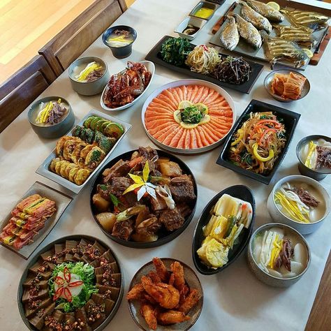 Traditional Korean Wedding Food, Korean Party Food, K Food, Delicacy Food, Food O, Buffet Food, Food Goals, Food Obsession, Cafe Food