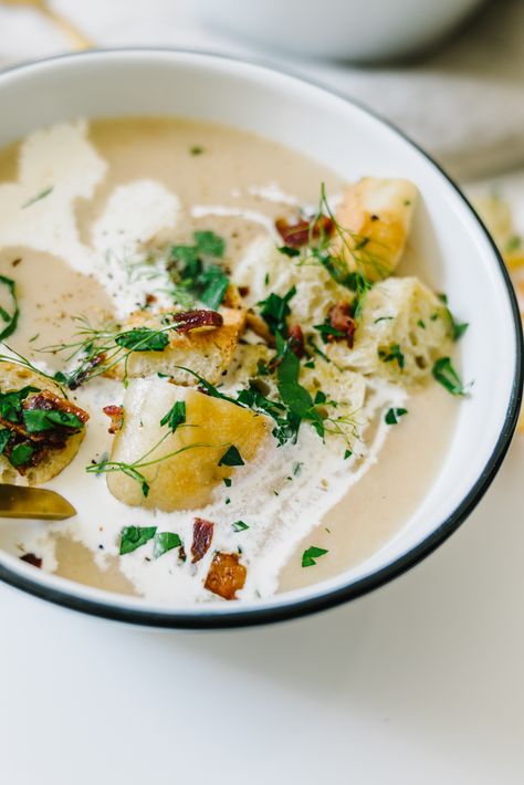 Autumn Apple Potato Soup with Garlic Herb Croutons Potato Soup Healthy, Blended Soup, Healthy Potato Soup, Healthy Fall Soups, Apple Soup Recipes, Potato Cheddar Soup, Homemade Potato Soup, Garlic Croutons, Healthy Potato