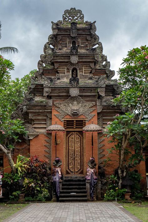 Indonesia Traditional, Ubud Palace, Bali Style Home, Ubud Indonesia, Bali Itinerary, Bali Ubud, Backpacking Asia, Seascape Photography, Travel Globe