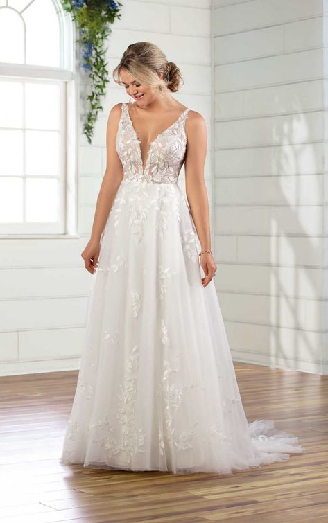 Wedding Dress Kleinfeld, Wedding Dresses Kleinfeld, Chapel Train Wedding Dress, Train Wedding Dress, Kleinfeld Bridal, Pnina Tornai, Essense Of Australia, Wedding Dress With Pockets, Lace Ball Gowns