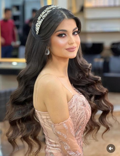 Quinceanera Hairstyles For Long Hair With Crown, Ball Gown Hairstyles, Quince Hairstyles With Crown Ponytail, Big Tiara Hairstyles, Quinceanera Hairstyles With Full Circle Crown, Hairstyle With Crown, Glam Waves Wedding Hair Headband, Hairstyles For Gowns, Good Makeup