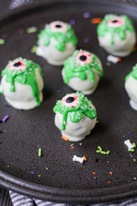 Eyeball Cake Balls, Pumpkin Cake Balls, Pumpkin Spice Seasoning, Eyeball Cake Pops, Eyeball Cake, Copycat Drink Recipes, Eyeball Halloween, Halloween Pumpkin Cake, Pumpkin Cake Pops