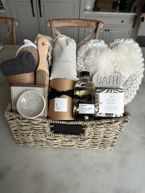 NestCustomBaskets - Etsy Relaxation Gift Basket, Spa Kits, Luxury Gift Basket, Creative Woman, Creative Gift Baskets, Lavender Soy Candle, Spa Basket, Care Basket, Best Gift Baskets