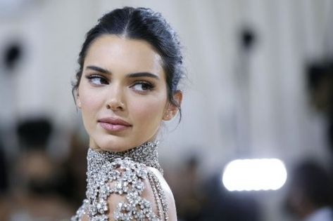 Kendall Jenner Met, Kendall Jenner Met Gala, Hawaii Hair, Kendall Jenner Hair, Kendall Jenner Face, Red Carpet Hair, Met Ball, La Fashion Week, Ohio State University