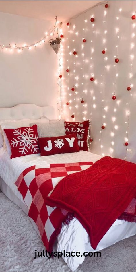 Dorm room Christmas Decor Christmas Room Inspiration, Christmas Dorm, Holiday Bedroom Decor, Holiday Room Decor, Holiday Bedroom, Holiday Room, Cozy Christmas Decor, Christmas Decorations Bedroom, Christmas Room Decor