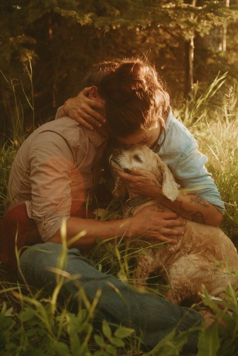 Casual Engagement Pictures With Dog, Engagement Session With Dog, Couple And Dogs Photoshoot, Dog Couple Photoshoot, Dog Family Photos, Couples And Dogs Photoshoot, Couples Photoshoot With Dogs, Couple With Dog Aesthetic, Fall Couples Photoshoot With Dog