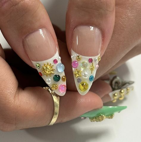 Jeweled Nail Art, Nail Charm Ideas, Pink Maximalist Nails, Nails Gold Charms, 3d Nail Charms Acrylic Nails, Jewel Nails, Gold Nail Charms, Gold Maximalist Nails, Silk Nails