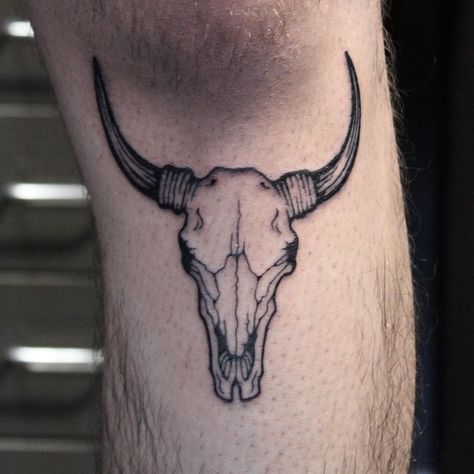 Bull Skull Tattoo For Men Leg, Longhorn Bull Skull Tattoo, Bull Skull Tattoo Under Knee, Cow Skull Knee Tattoo, American Traditional Bull Skull Tattoo, Cow Skull Tattoo Traditional, Mens Bull Tattoo, Bull Skull Knee Tattoo, Animal Knee Tattoo