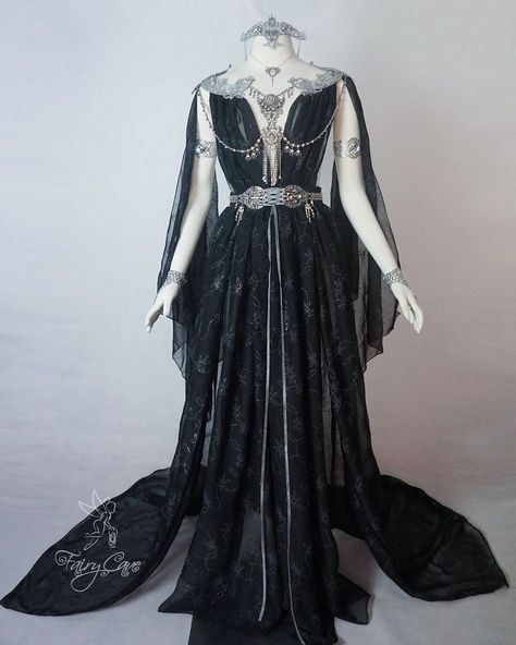 Necromancer Dress, Elvish Wedding Dress, Wedding Dress Gothic, Witchy Wardrobe, Elvish Wedding, Elven Wedding Dress, Elven Wedding, Gaun Abad Pertengahan, Dnd Oc