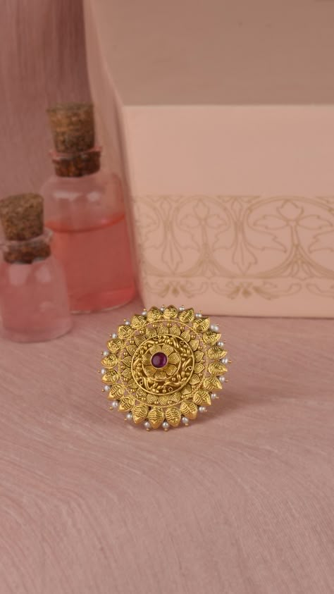 Rajputi Rings For Women, Cocktail Rings Gold Indian, Big Rings Indian Gold, Jodha Ring Design Gold, Polki Diamond Jewellery, Gold Jewlry, Gold Ring Indian, Indian Wedding Rings, Ruby Necklace Designs