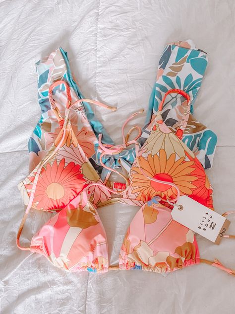 Billabong Outfits Summer, Billabong Bathing Suits, Billabong Fits, Billabong Swimwear Bikinis, Cute Summer Bathing Suits, Beautiful Surfboards, Billabong Aesthetic, Billabong Bikinis, Beachy Clothing