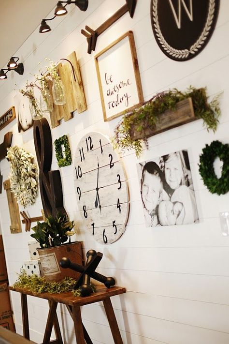 Eclectic Farmhouse Gallery Wall | 5 Simple Gallery Wall Ideas Simple Gallery Wall, Modern Farmhouse Living Room Ideas, Farmhouse Living Room Wall Decor, Farmhouse Gallery Wall, Modern Farmhouse Living Room Decor, Interior Design Minimalist, Farmhouse Living Room Decor Ideas, Modern Farmhouse Living, Modern Farmhouse Home