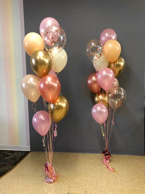 Helium Balloon Arrangements, 30 Balloon Decorations, Small Ballon Arangment, Simple Birthday Balloons, Balloon Arrangement Ideas, Balloon Arrangements Birthday, Easy Balloon Decorations, Helium Balloon Decoration, Ballon Arrangements