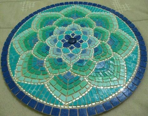 Tiled Table, Free Mosaic Patterns, Mosaic Furniture, Mosaic Stepping Stones, Mosaic Table Top, زجاج ملون, Mosaic Stained, Mosaic Madness, Mosaic Artwork