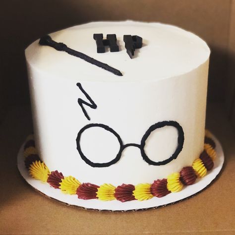 Harry Potter Simple Cake, Easy Harry Potter Cake Ideas, Harry Potter Birthday Cake Easy, Harry Potter Smash Cake, Easy Harry Potter Cake, Harry Potter Theme Cake, Ladybug Cakes, Harry Potter Birthday Cake, Cumpleaños Harry Potter