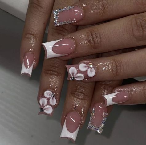 There's a new beauty trend taking over Instagram and it's absolutely stunning. Say hello to "quartz nails". Graduation Nails, May Nails, Colored Acrylic Nails, Girly Acrylic Nails, Work Nails, French Tip Acrylic Nails, Short Square Acrylic Nails, Exotic Nails, Long Acrylic Nails Coffin