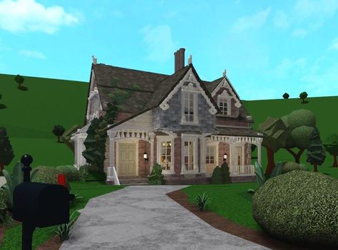 Cottagecore Bloxburg House, Small Victorian Homes, Cottage Core Bloxburg House, Bloxburg Cottage, Cottage Core House, Two Story House Design, Old Victorian Homes, House Decorating Ideas Apartments, Tiny House Layout