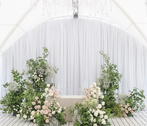 Rectangle Arch Wedding, Bella Wedding, Minimalist Wedding Decor, Lights Wedding Decor, Aisle Flowers, Ceremony Design, Wedding Arch Flowers, Sage Wedding, Arch Flowers