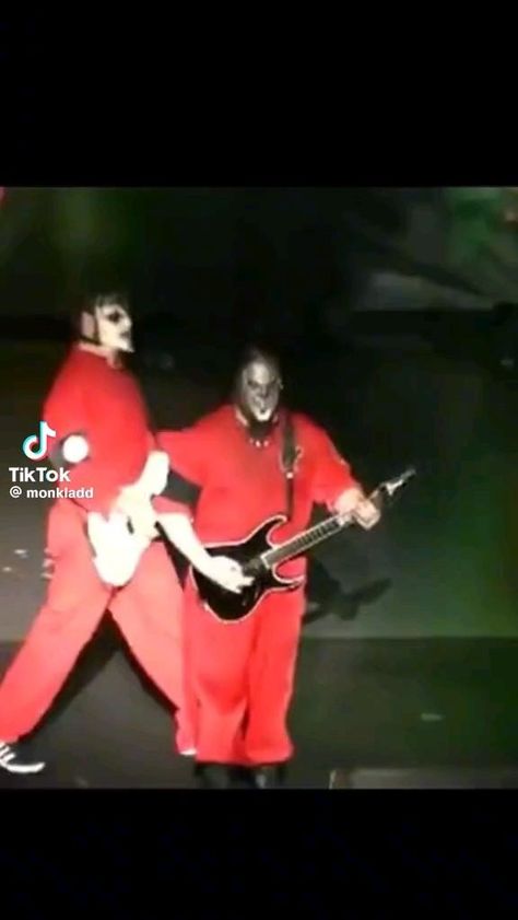 Slipknot, en tik tok, credito a la persona Slipknot Videos, Mick Thomson, Slipknot Band, Metal Songs, American Guy, Limp Bizkit, Silly Photos, Corey Taylor, Band Humor