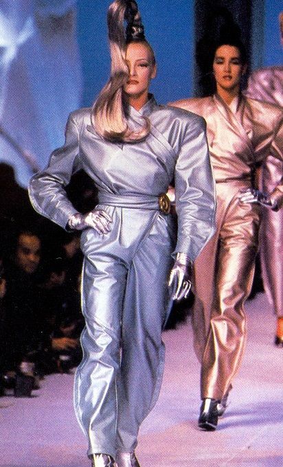 Thierry Mugler A/W 1986 Retro Future Fashion, Retro Futurism Fashion, Futurism Fashion, Space Fashion, Cyberpunk Fashion, Futuristic Fashion, Thierry Mugler, 1980s Fashion, Fashion Costume