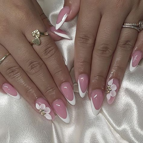 Almond Frenchies Nails, Almond Frenchies, Almonds Nails, Short Square Acrylic Nails, Almond Nail, Soft Nails, Unique Acrylic Nails, Short Acrylic Nails Designs, Oval Nails