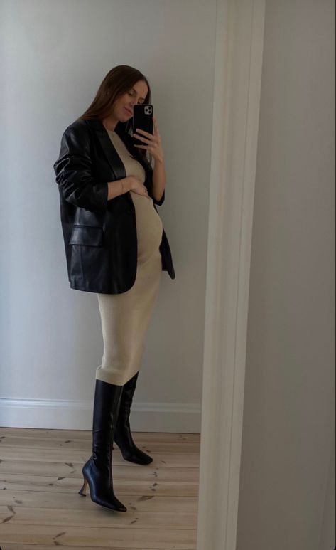 Classy Maternity Outfits, Maternity Jumpsuit Outfit, Classy Pregnancy Outfits, Winter Dressy Outfits, Chic Pregnancy Style, Pregnancy Fits, Winter Going Out Outfits, Fall Maternity Outfits, Casual Maternity Outfits