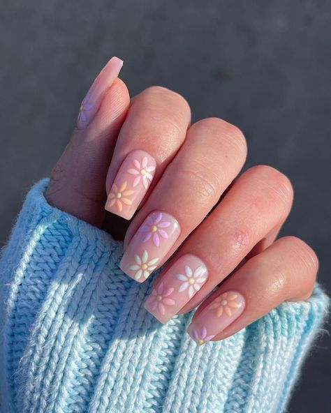 20 RIDICULOUSLY DREAMY PASTEL NAIL DESIGNS TO TRY - Stylin by Sarita Natural Nail Ideas, Tulip Nails, Spring Nail Ideas, Pastel Nails Designs, Pastel Nail, Sunflower Nails, Spring Acrylic Nails, Spring Nail Trends, Floral Nail Designs