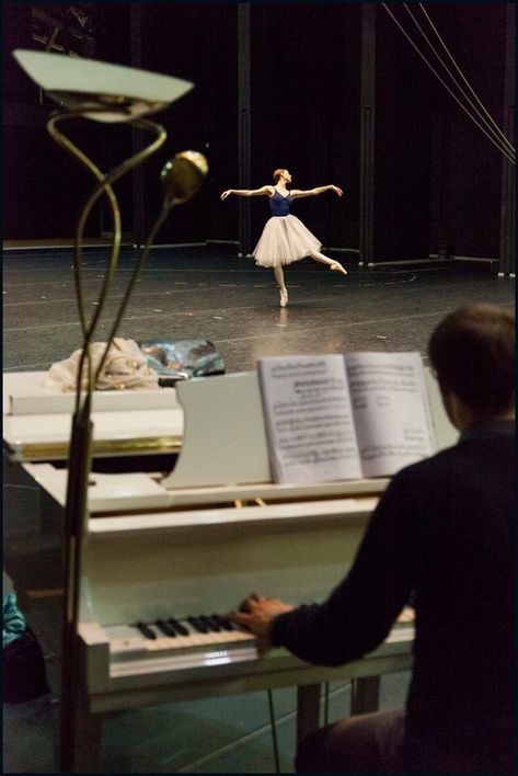 Olga Smirnova, Svetlana Zakharova, Bolshoi Theatre, Anna Pavlova, Ballet Beauty, An Open Book, Bolshoi Ballet, Ballet Inspiration, Ballet Photos