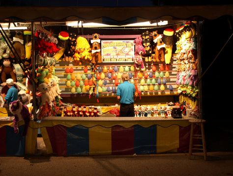 Yor Spy X Family, Vintage Carnival Games, Yor Spy, Fairground Games, Creepy Circus, Storyboard Ideas, Balloon Games, Festival Games, Americana Aesthetic