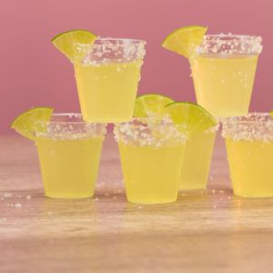 Margarita Shots, Tipsy Bartender Recipes, Easy Shot Recipes, Margarita Jello Shots, Margarita Jello, Champagne Jello Shots, Bartender Recipes, Vodka Punch, Beer Cocktail Recipes