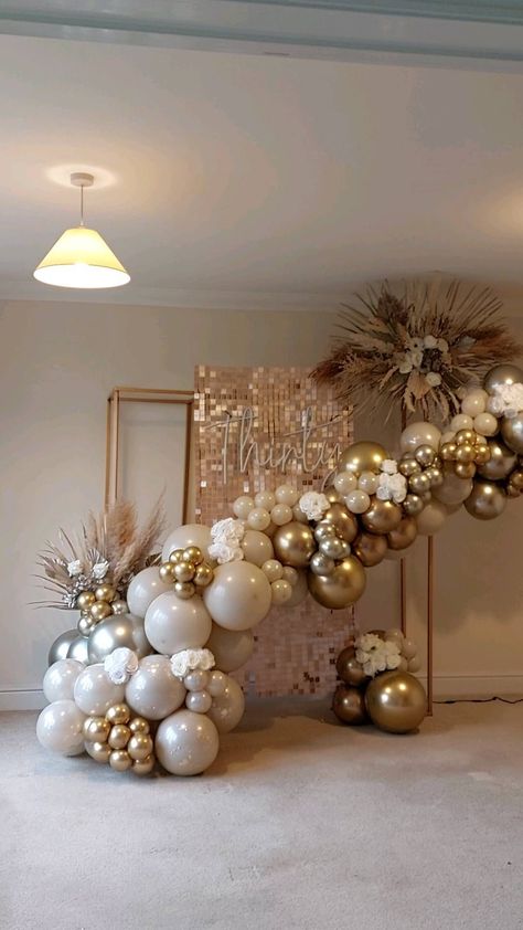 Brown And Gold Balloon Garland, Neutral Color Birthday, Neutral Birthday Decorations, Neutral Party Decorations, Champagne Quinceanera Theme, Gold Balloon Garland, Deco Ballon, 40th Birthday Party Decorations, 21st Bday Ideas