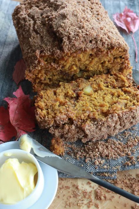 Pumpkin Apple Bread, Pumpkin Baking Recipes, Pumpkin Pecan Bread, Apple Brown Sugar, Harvest Bread, Apple Bread Recipe, Thanksgiving Desserts Table, Apple Streusel, Sugar Bread