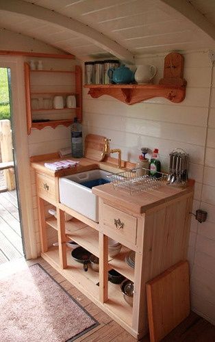 Micro Kitchen Ideas Small Spaces, Open Cupboards Kitchen, Van Kitchen Ideas, Small Wood Kitchen, Yurt Kitchen, Tiny House Kitchen Storage, Sink Stand, Design Casa Piccola, Micro Kitchen