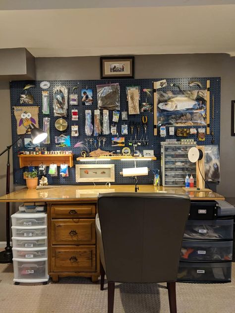 Fishing Station Garage, Pegboard Fishing Organization, Fishing Room Organization, Fly Tying Storage Ideas, Fly Fishing Gear Organization, Fly Fishing Room Ideas, Fly Tying Station Ideas, Fishing Storage Room, Diy Fly Tying Station