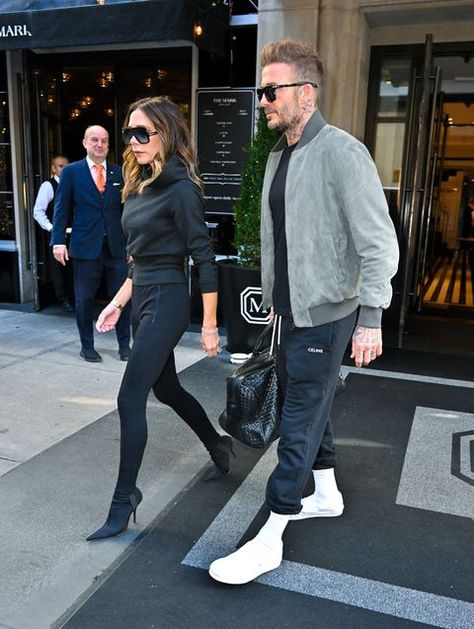 Victoria Beckham Street Style, David Beckham Style Outfits, David Beckham Style, Beckham Style, Victoria Beckham Outfits, Womens Flare Jeans, David And Victoria Beckham, Victoria Beckham Style, Football Fashion