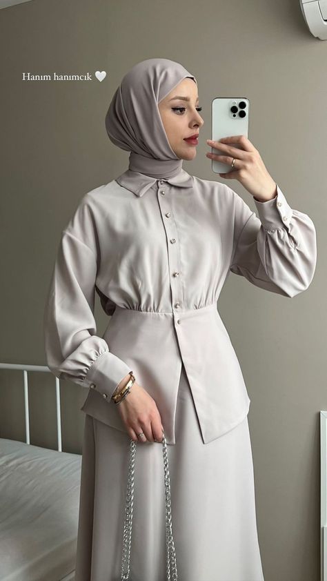 Dress Lebaran, Ootd Hijab Casual, Blouse Casual Fashion, Fashion Top Outfits, Batik Fashion, Mode Abaya, Casual Hijab Outfit, Modesty Fashion, Stylish Party Dresses