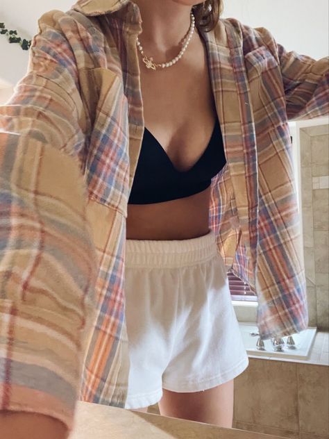 Flannel Outfit With Shorts, White Flannel Outfit Summer, Flannel Shirt With Shorts, Summer Outfits With Flannels, Jean Shorts And Sweatshirt Outfit, Flannel Outfits Shorts, Summer Outfits Flannel, Cute Flannel Outfits Summer, Sweat Shorts Aesthetic