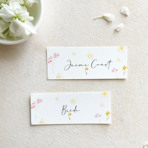 Paper Name Cards, Place Cards Watercolor, Watercolor Place Cards, Flower Place Cards, Floral Place Cards, Name Place Cards Wedding, Name Cards Wedding, Wedding Features, Classic Calligraphy