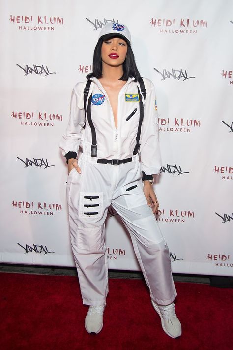 Best Celebrity Halloween Costumes 2016 - Celebrity Halloween Costumes Nasa Costume, Space Costumes, Theme Carnaval, Barbie Halloween Costume, Best Celebrity Halloween Costumes, Halloween Costumes 2016, Astronaut Costume, Celebrity Halloween, Celebrity Costumes