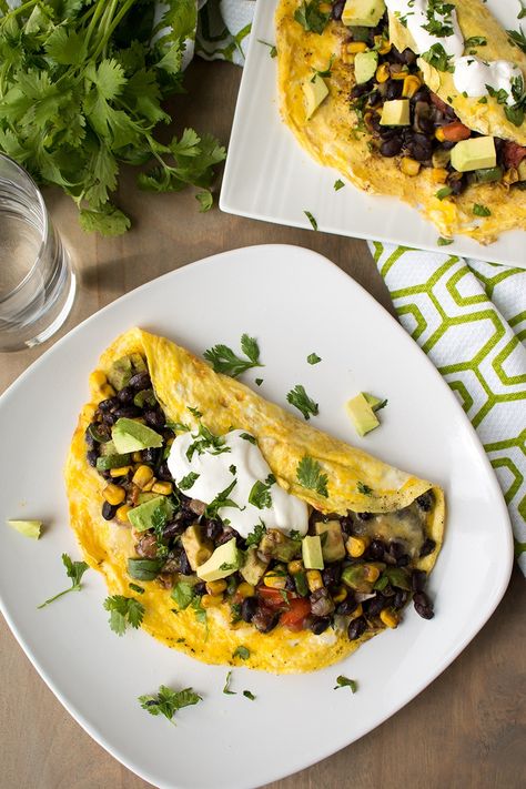 Mexican Omelette, Breakfast Omelette Recipe, Corn Jalapeno, Mexican Ingredients, Healthy Omelette, Omlet Recipes, Omelette Recipe Easy, Chili Pepper Recipes, Breakfast Omelette