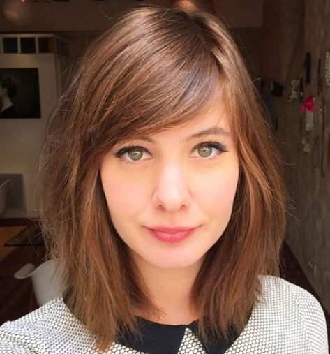 Medium Razored Haircut With Side Bangs Haircut For Big Forehead, Razored Haircuts, Trendy We Fryzurach, Long Side Bangs, Side Bangs Hairstyles, Side Swept Hairstyles, Swept Bangs, Bob Hairstyles With Bangs, Bangs Hairstyles