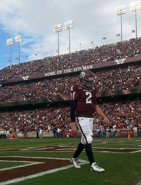 Johnny Football Johnny Manziel, Nfl Football Pictures, College Football Teams, Sports Pictures, Football Pictures, 12th Man, Vintage Sports, Nfl Football, College Football