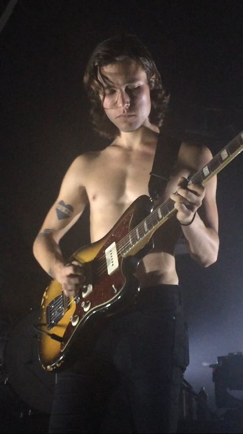 Zach Abels, Dylan O'brien, Celebrity Crush, The Neighbourhood, Guitar, Actors, Human, Feelings, Celebrities