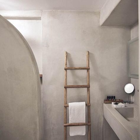 GALLERY - Rocabella Hotel in Mykonos Filipino Interior Design, Wabi Sabi Bathroom, Wabi Sabi House, Wabi Sabi Home Decor, European Bathroom, Wabi Sabi Home, Boho Bathroom Ideas, Toilette Design, Wabi Sabi Interior